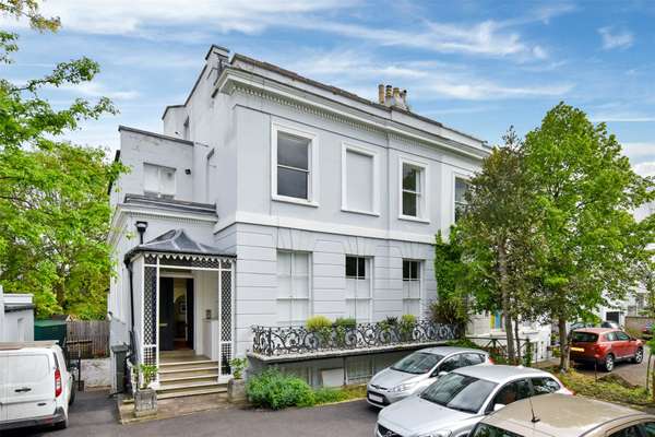 Flat Lansdown Road in Cheltenham