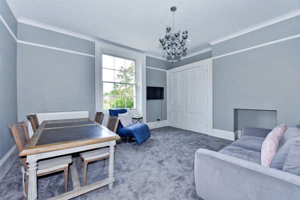 Flat Lansdown Road in Cheltenham