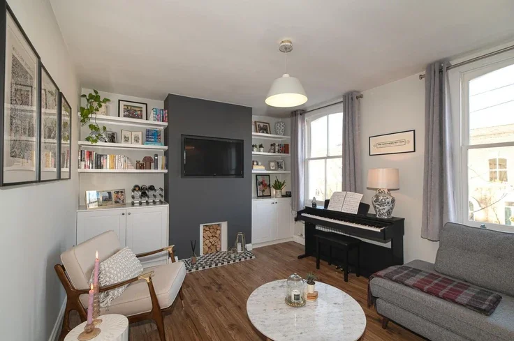 Flat Reverdy Road in Greater London