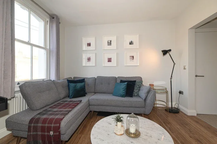 Flat Reverdy Road in Greater London