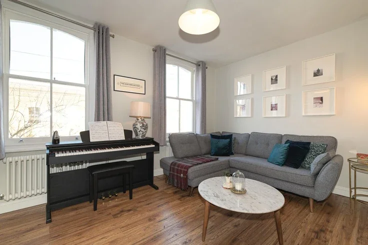 Flat Reverdy Road in Greater London