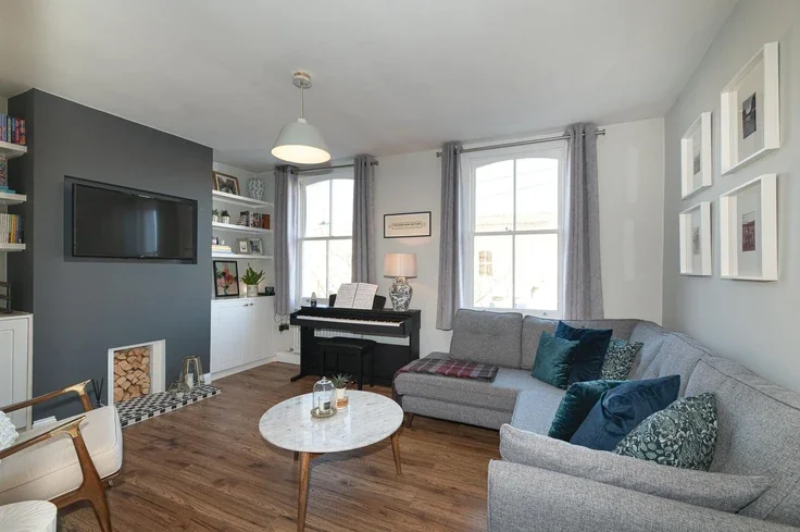 Flat Reverdy Road in Greater London