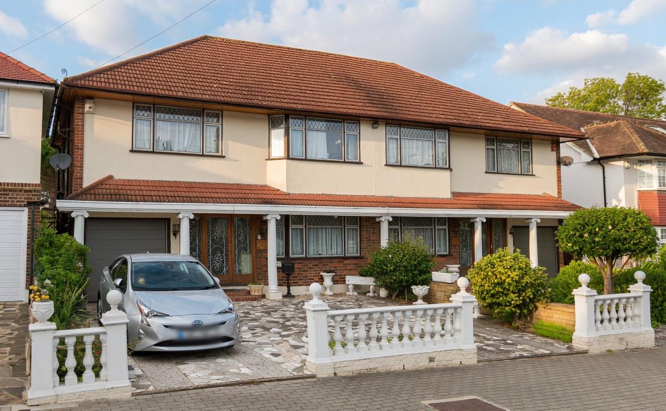 House Longland Drive in Greater London