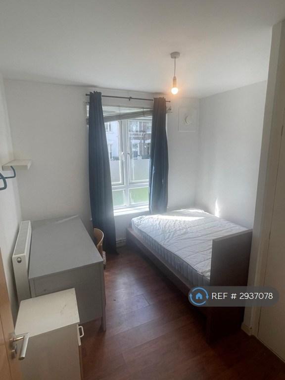 Room Meadow Road in Greater London