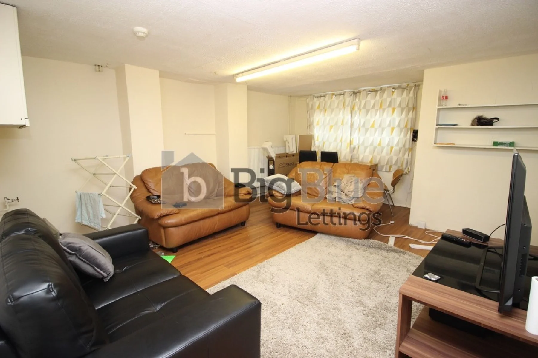 Flat Brudenell Avenue in Leeds