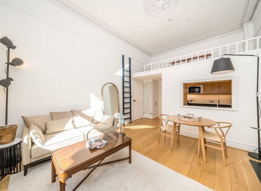 Flat Denbigh Street in City of Westminster