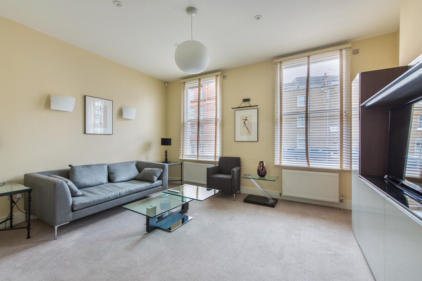 Flat Cheval Place in Greater London