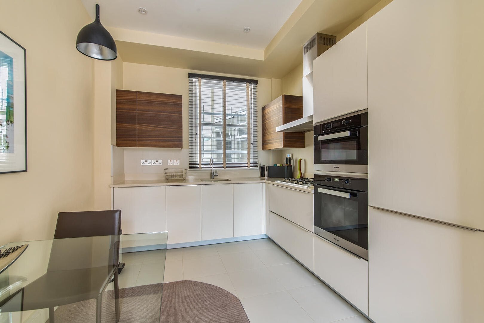 Flat Cheval Place in Greater London