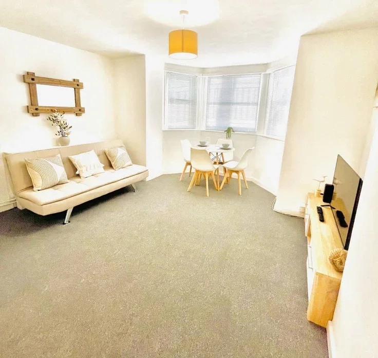 Flat Palmerston Road in Portsmouth