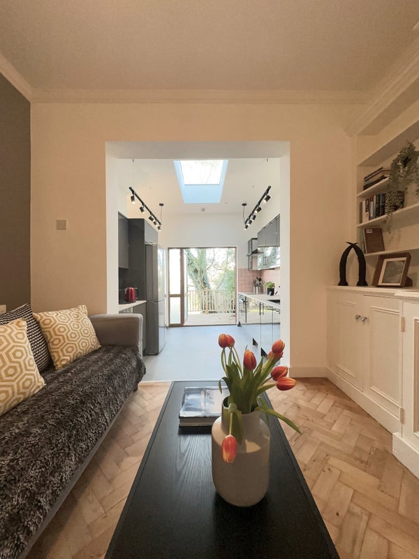 Room Bewlys Road in Greater London
