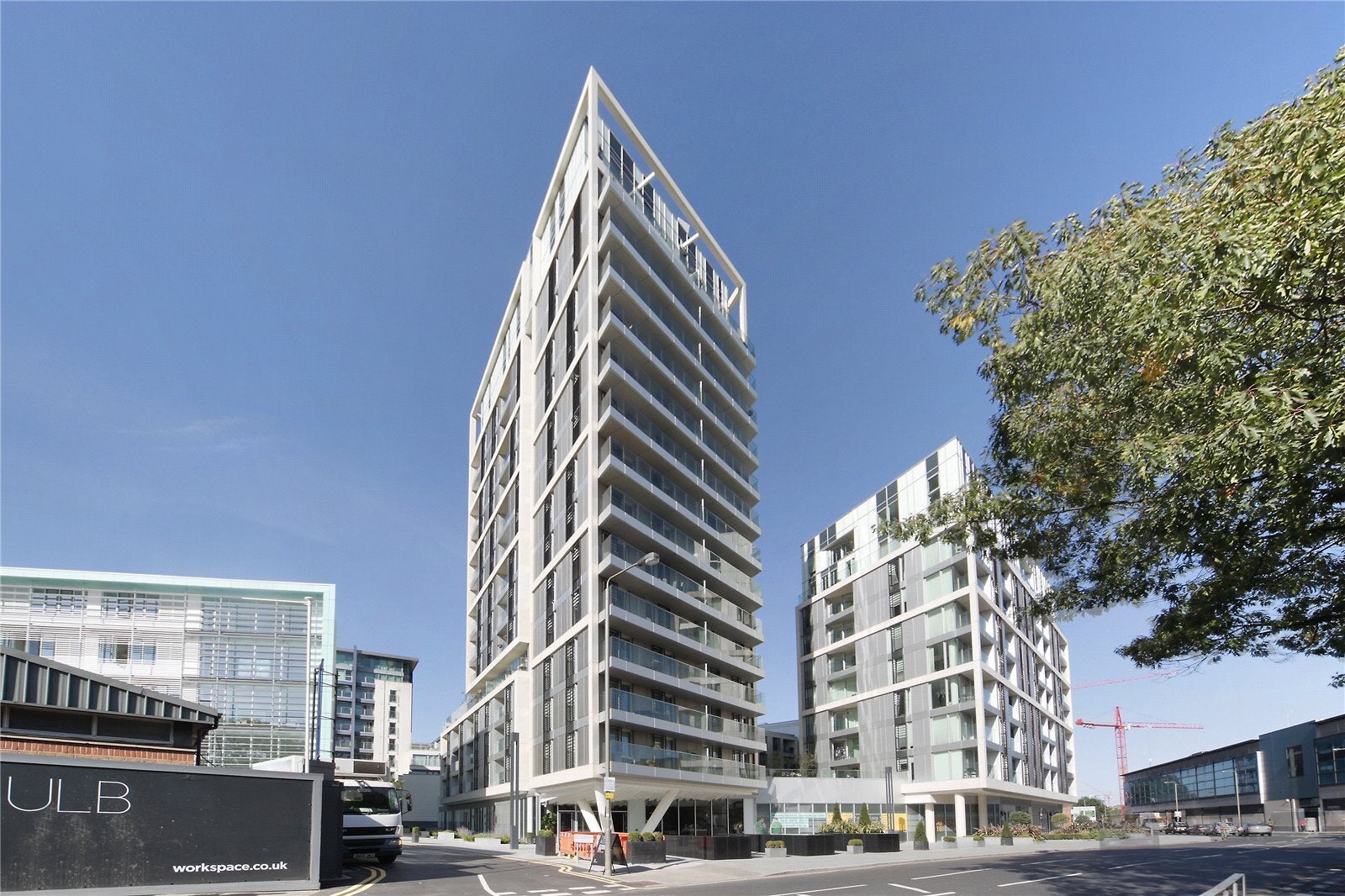 Flat Buckhold Road in Greater London