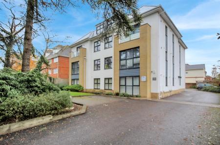 Flat Wellington Road in Bournemouth