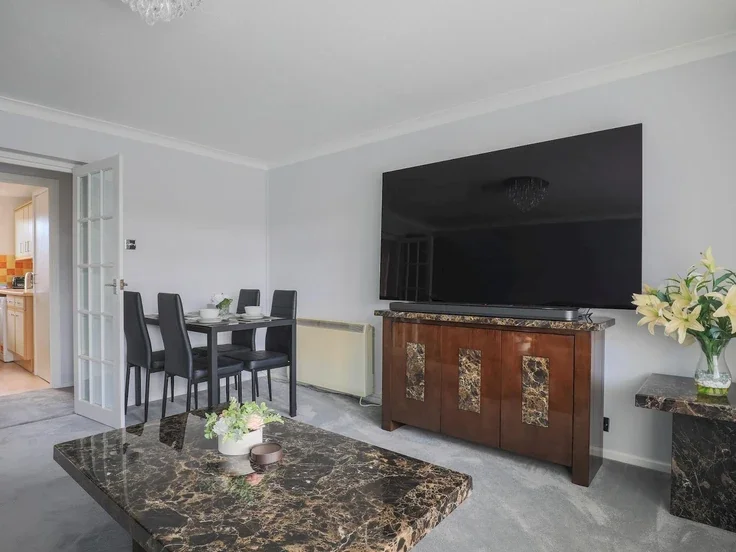 Flat Lammas Court in Windsor