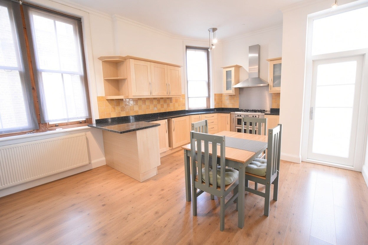 Flat Elgin Avenue in City of Westminster