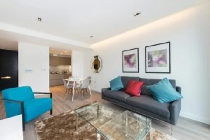 Flat Alie Street in Greater London