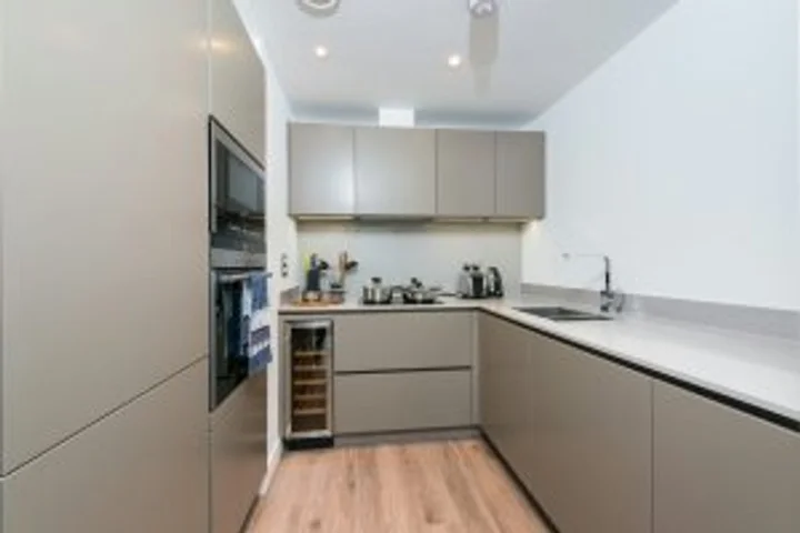 Flat Alie Street in Greater London