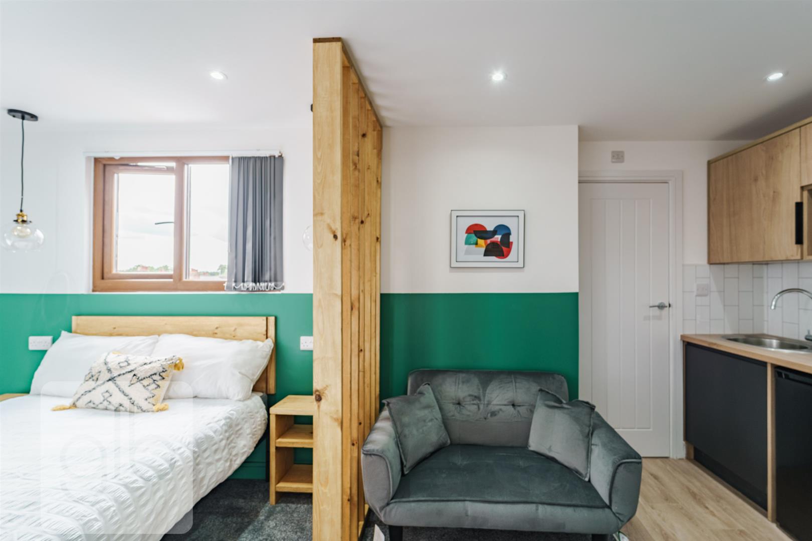 Room Dean Street in Coventry