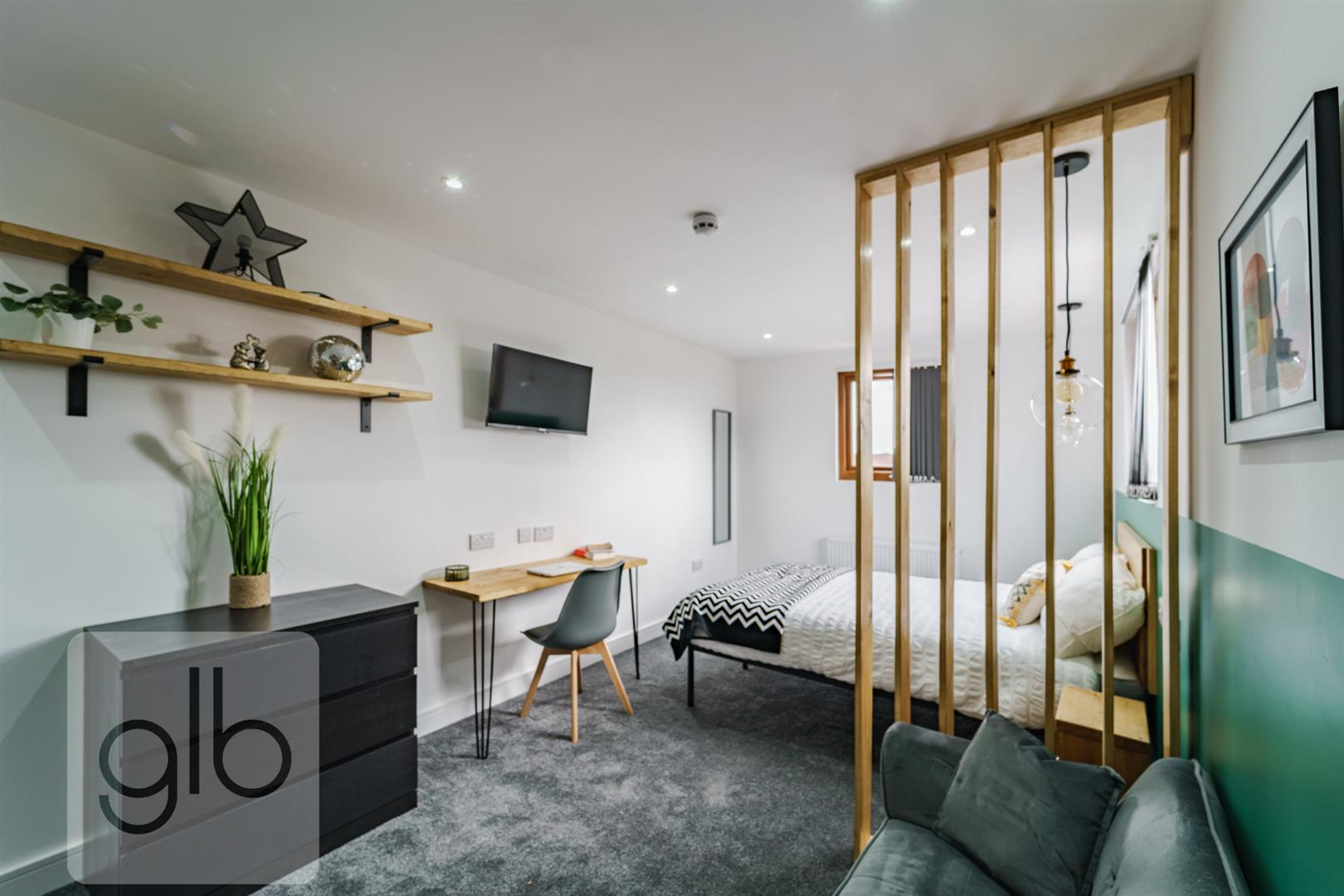 Room Dean Street in Coventry