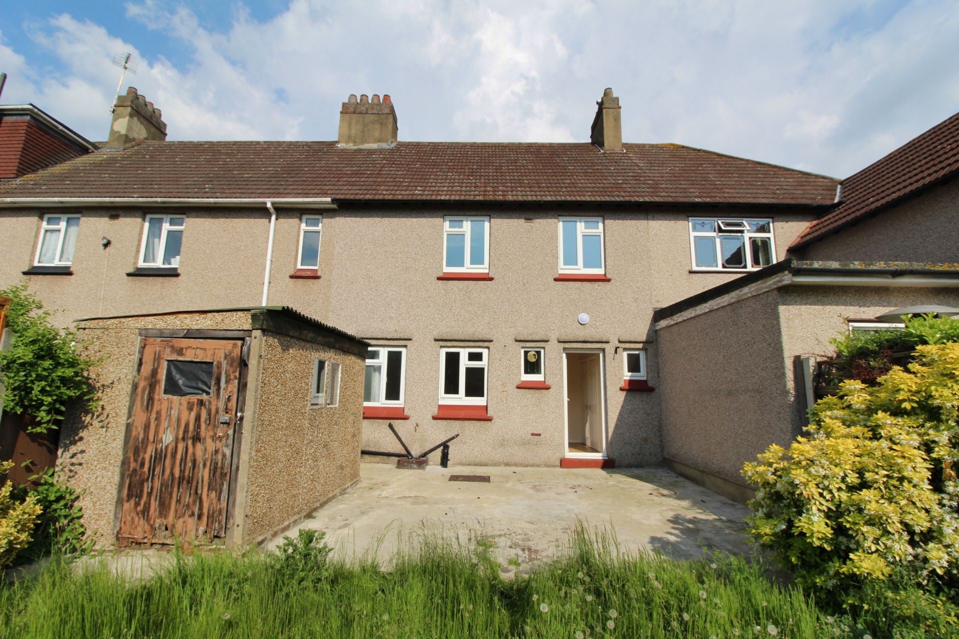 House West Road in Greater London