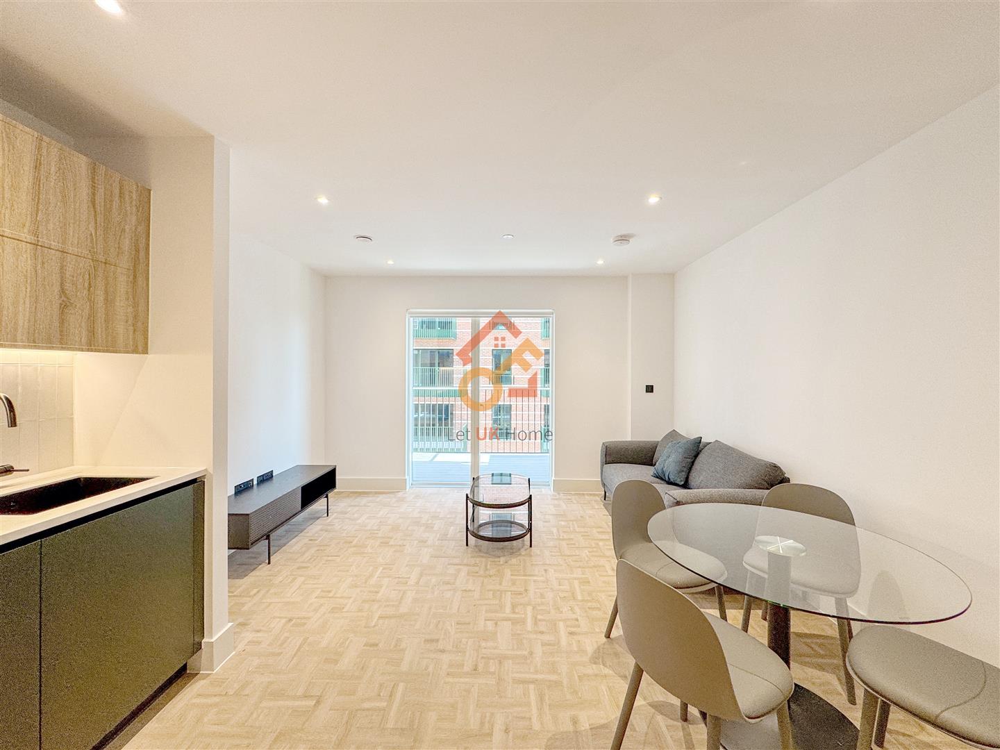 Flat Monarch Square in Greater London