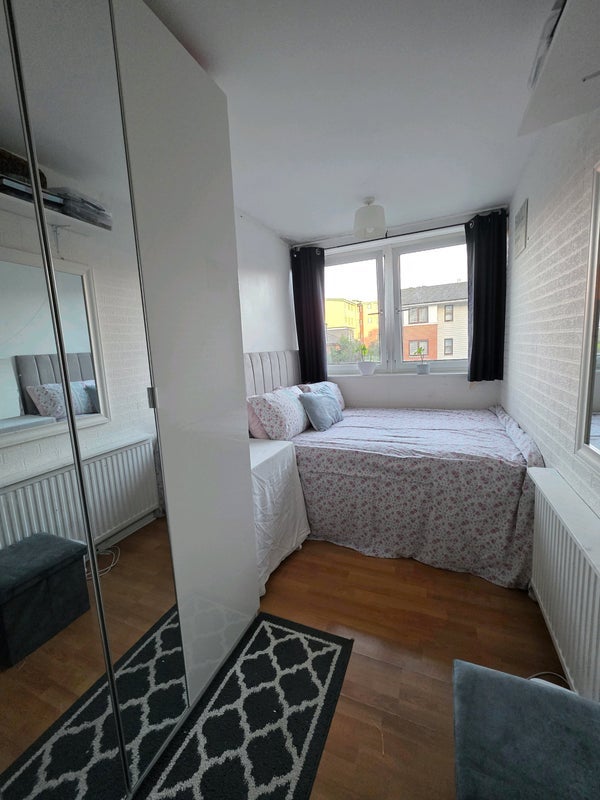 Room St Helena Road in Greater London