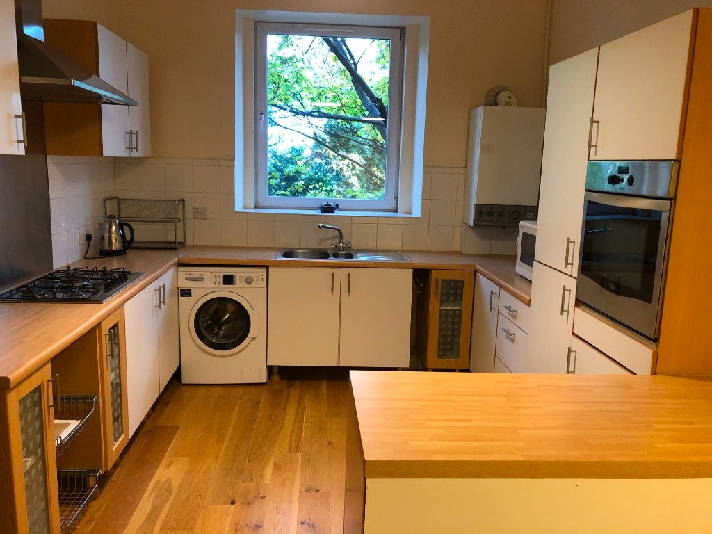 Flat Dalry Road in City of Edinburgh