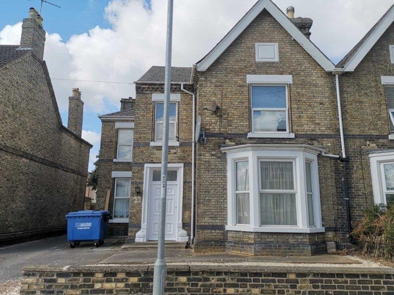 Flat Aldermans Drive in Peterborough