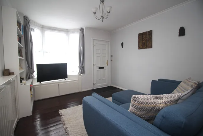 Flat Holywell Road in Watford