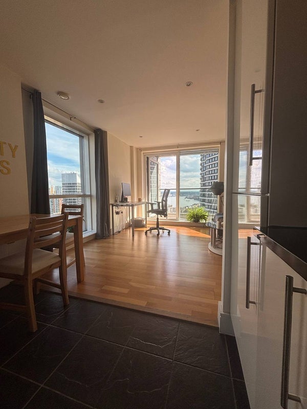 Room Prestons Road in Greater London