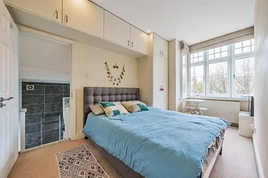 Flat Upper Richmond Road in Greater London