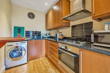 Flat Upper Richmond Road in Greater London