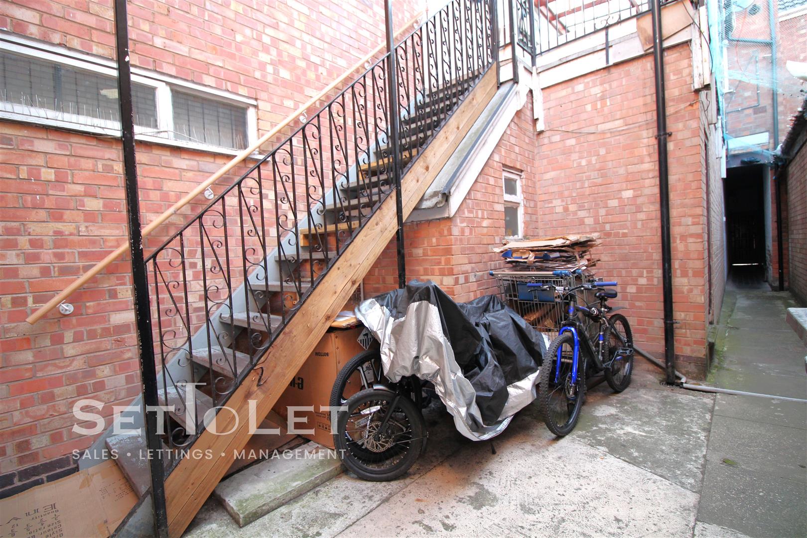 Flat Belgrave Road in Leicester