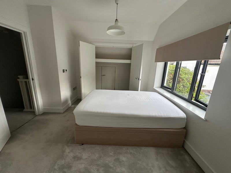 Room Oval Road in Greater London