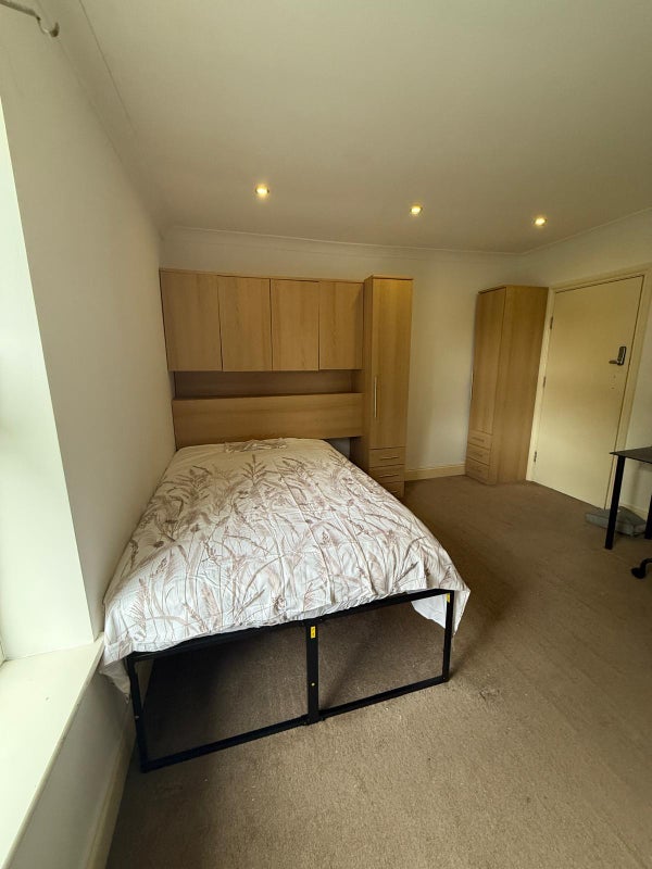 Room Altwood Road in Maidenhead