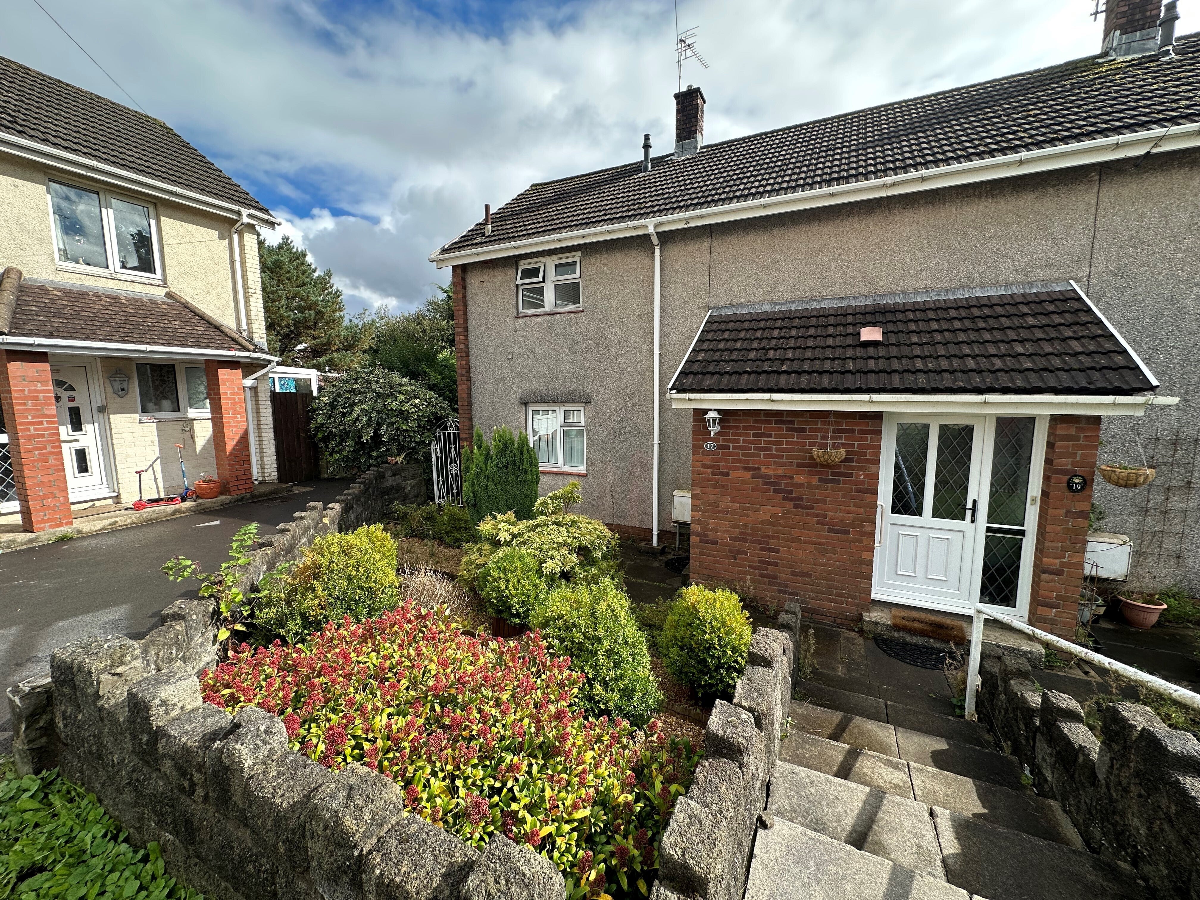 House Mayflower Close in Swansea