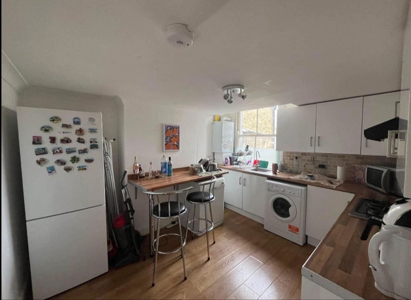 Room Hubert Grove in Greater London