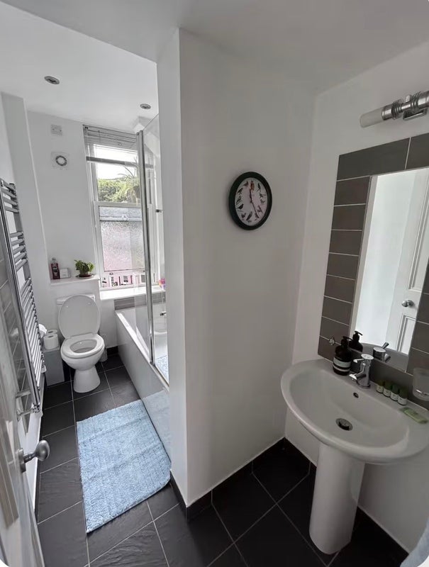 Flat Meadowbank Crescent in City of Edinburgh