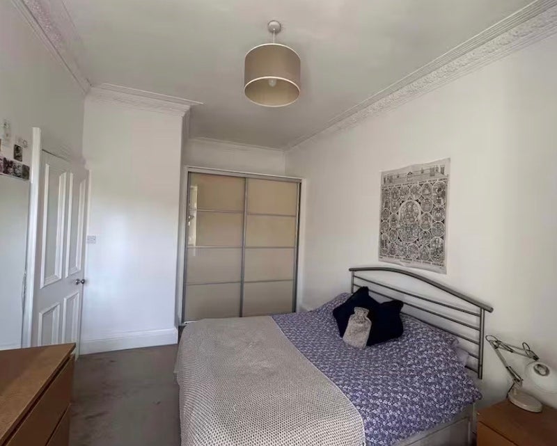 Flat Meadowbank Crescent in City of Edinburgh