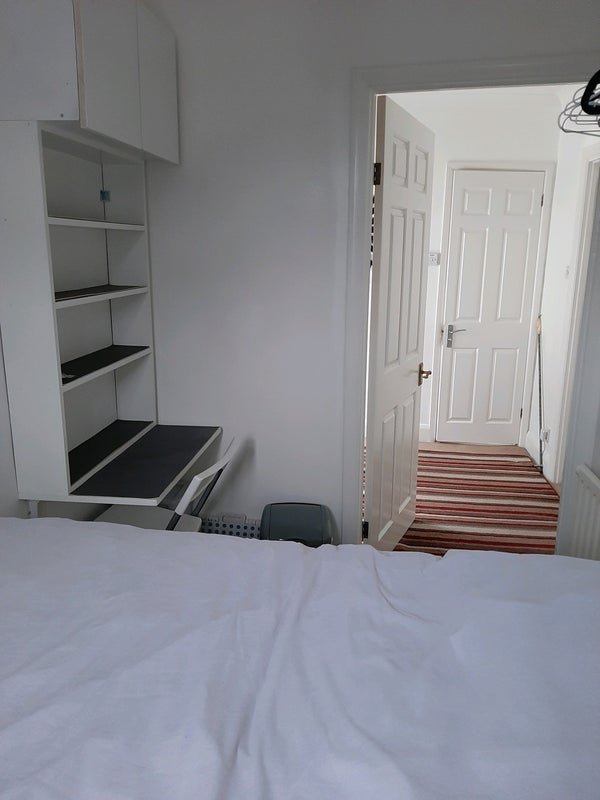 Room Carlingford Road in Greater London