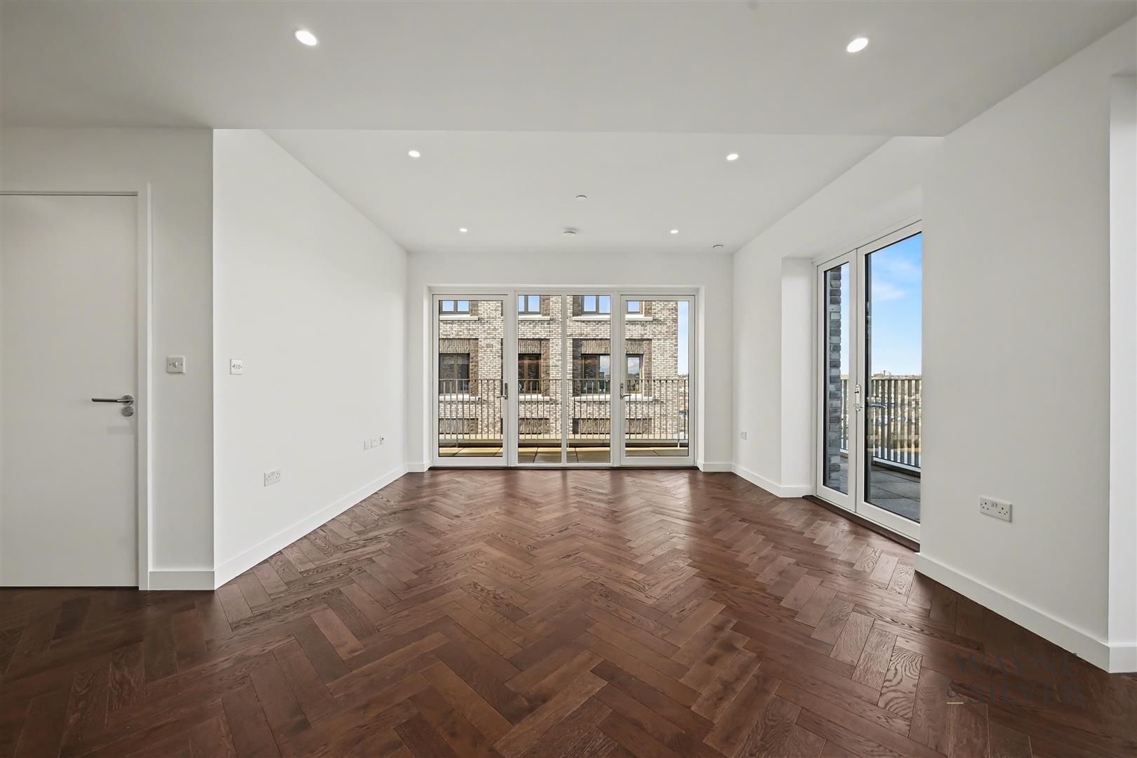 Flat Parkview Avenue in Greater London