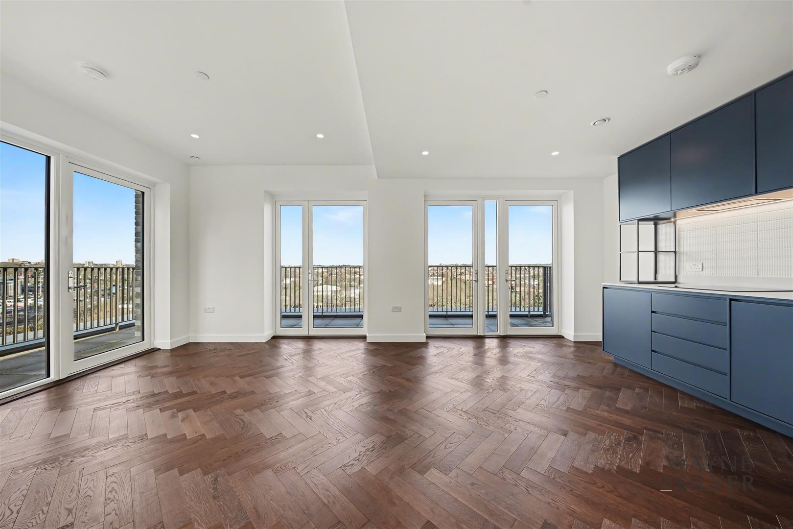 Flat Parkview Avenue in Greater London