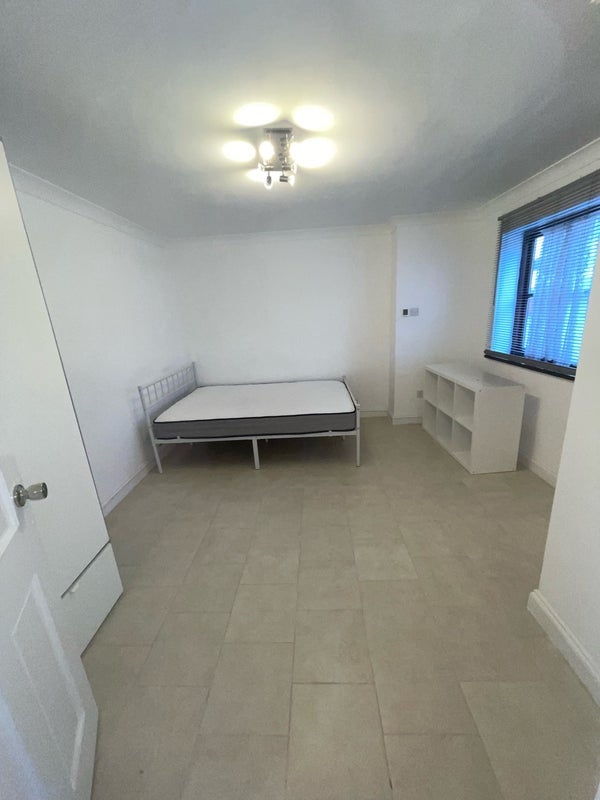 Room Fairfield Road in Epping Forest
