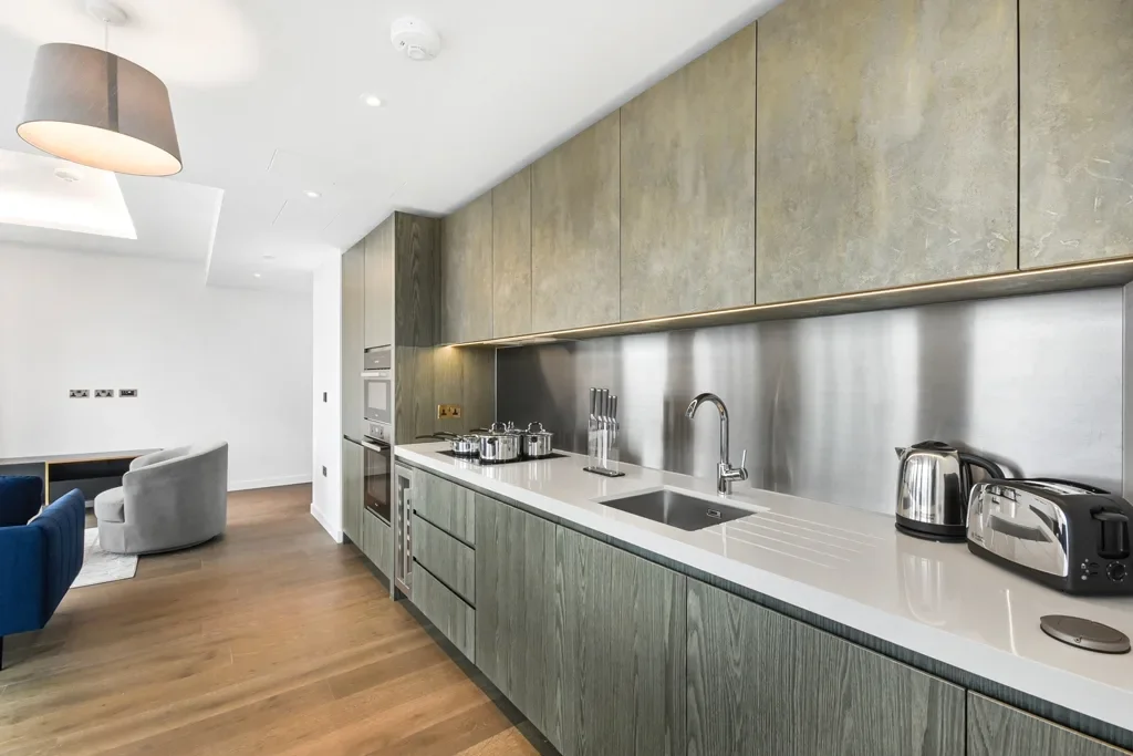 Flat Carnation Way in Greater London