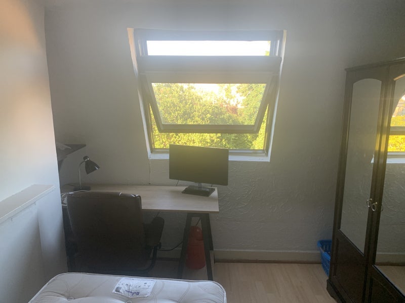 Room Stockwell Park Road in Greater London