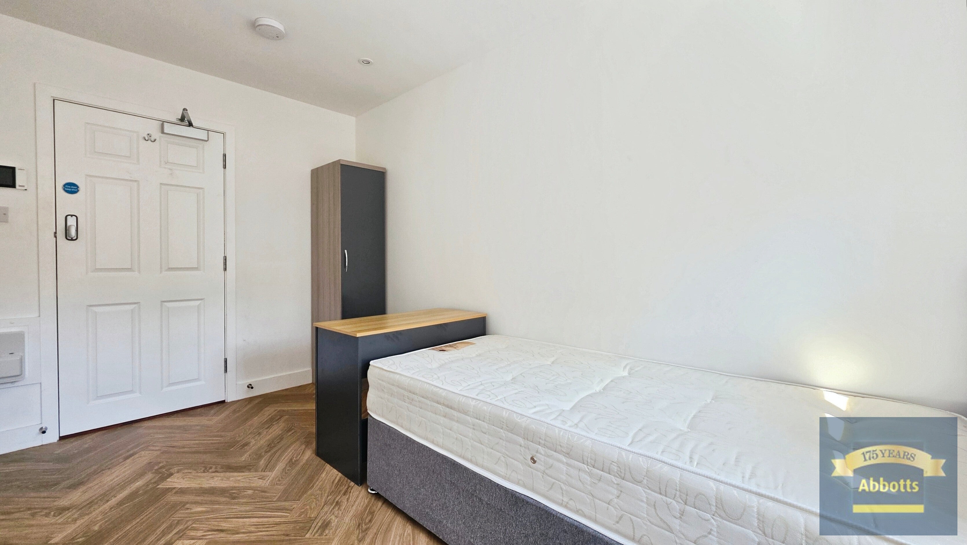 Room George Street in Colchester