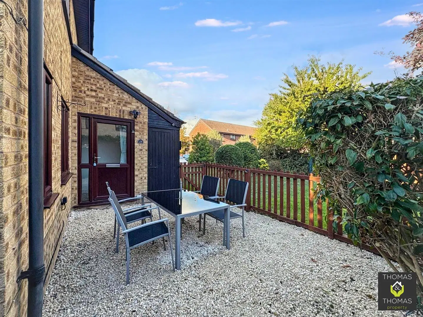 Flat Alders Green in Gloucester