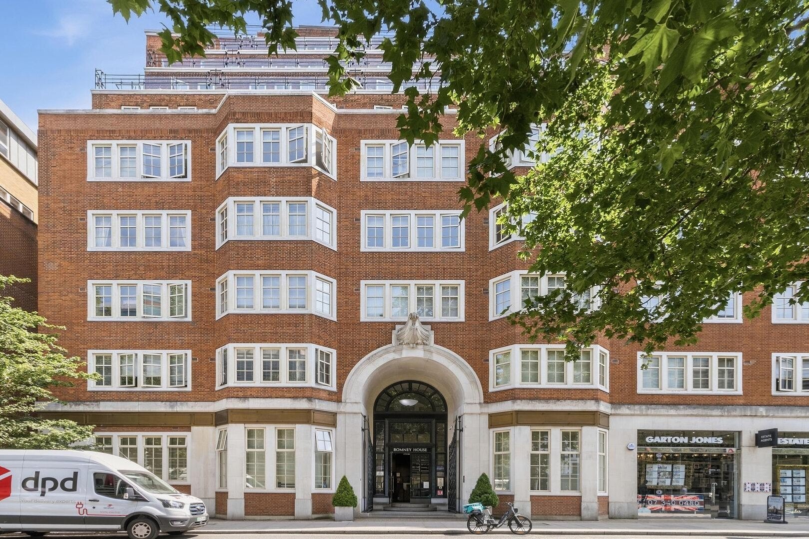 Flat Bennett's Yard in City of Westminster