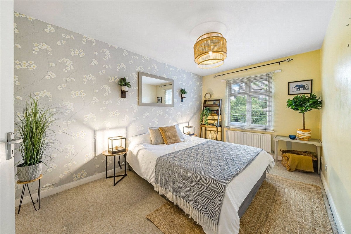 Flat Leigham Court Road in Greater London
