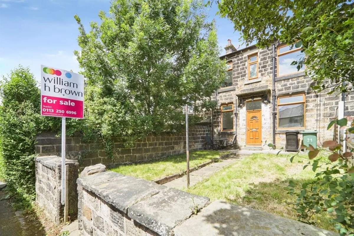 House Hawthorn Crescent in Leeds