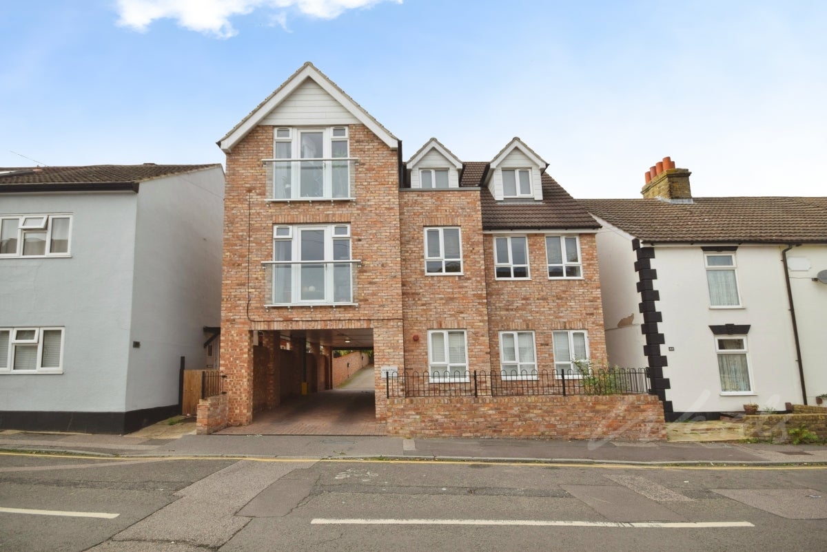 Flat Orchard Street in Rainham